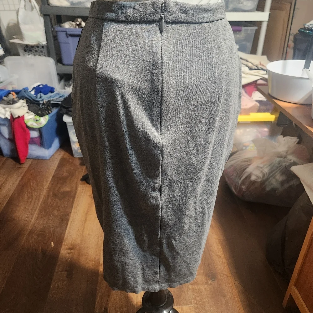 Bebe Elegant Gray Wrap Skirt Sz 6 - Picture 3 of 13